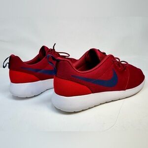 Nike Roshe One Red Crush, M 9 1/2; 511881-609
